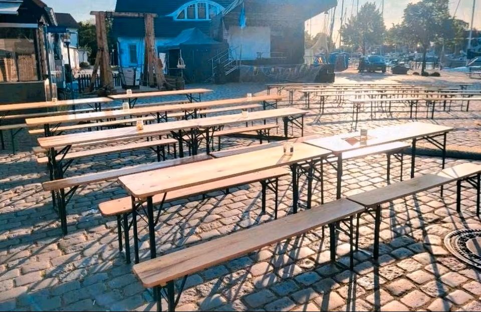 Bierzeltgarnituren in Lubmin Bierzeltgarnituren in Lubmin - aufgestellte Tische und Bänke für Ihr Fest, Hochzeit oder Vereinsfeier